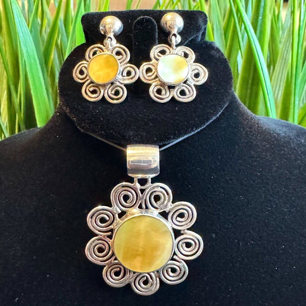 NWOT 950 Sterling Silver Yellow Mother of Pearl Pendant and Earrings set